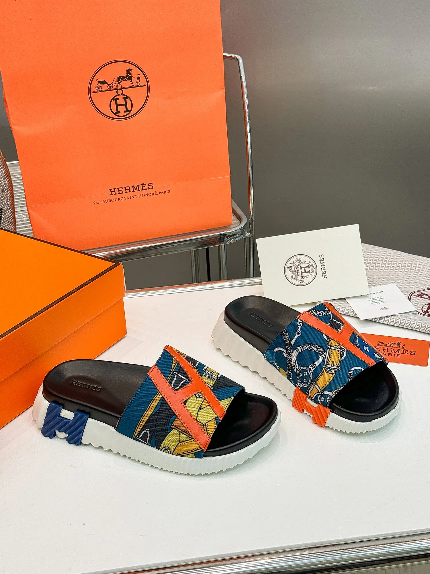 💕💕Factory direct selling price p460💕💕 ♥The latest Hermes (HERMES) ▼Slippers, thong toe sandals, flat shoes, beach shoes, calfskin non-woven splicing. Outsole, original IP foam bottom, light and soft, comfortable for the upper foot, size 35-46